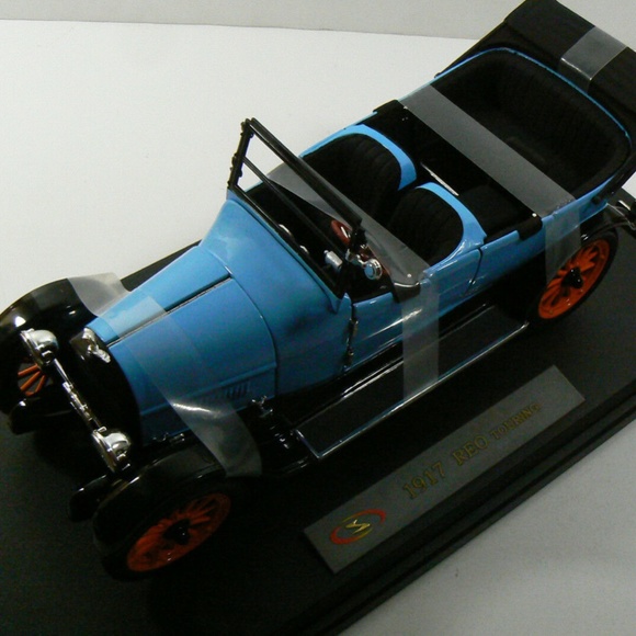 FAIRFIELD MINT 1917 REO TOURING BLUE WITH ORANGE WHEELS SIGNATURE SERIES - Picture 4 of 11